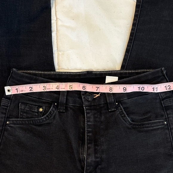 Sleek Black Skinny Jeans with Quality Denim - Picture 8 of 9